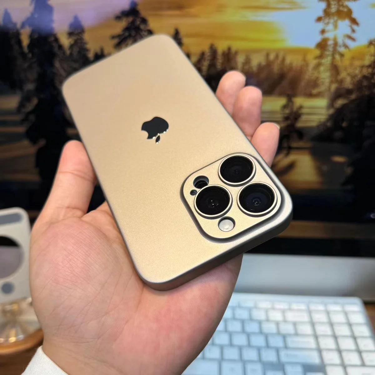 Apple 16/15/14/13/12 lens protection ultra-thin skin-feel PC matte phone case